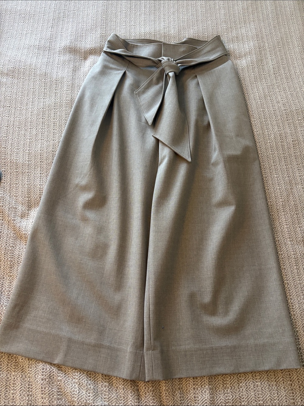 Club Monaco Gray Wide-Leg Tie-Belt Culotte Style Pants